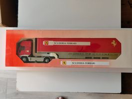 Iveco LD SZ "Scuderia Ferrari" von Old Cars die cast 1/43