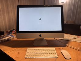 Apple iMac All-in-One Computer mit Tastatur und Maus