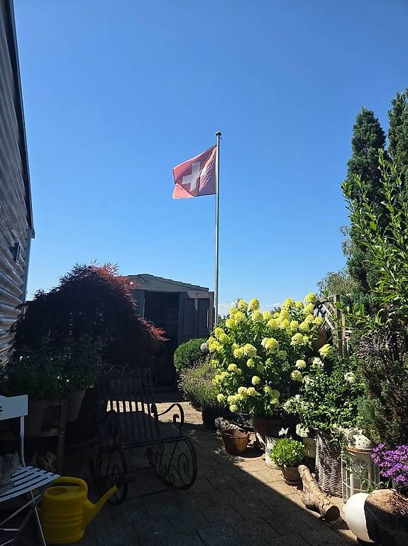Drapeaux: Fahnenmast Keller – D'occasion à Höri par fab_w7p5