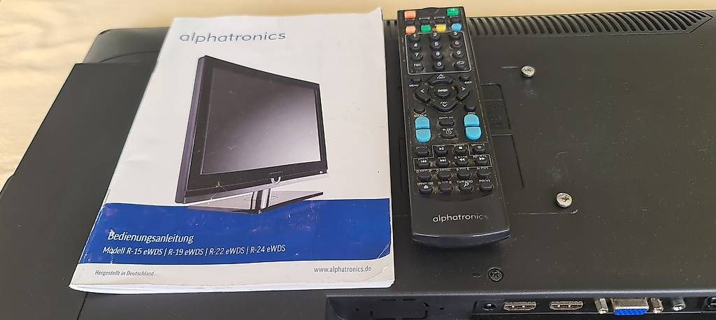 Fernseher: 22 Zoll Camping TV Alphatronic mit DVD – Gebraucht aus Meisterschwanden von Idefix48