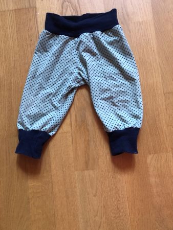Süsse Baby Pumphose mit Pünktli Grösse 62/68 Top Zustand