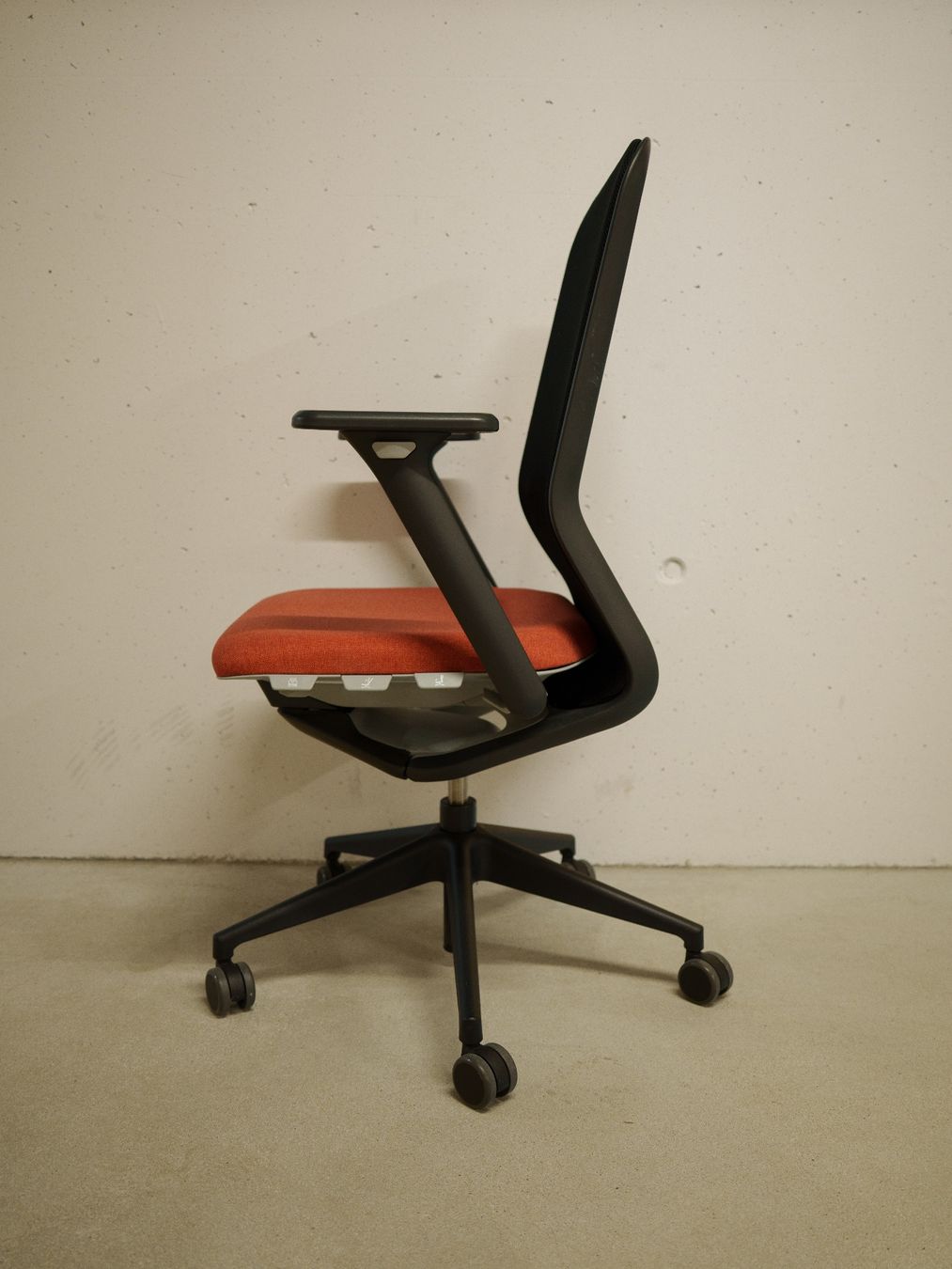 Sitag Sedie: SITAG SitagTeam Mesh Bürostuh orange – Usato da Horw venduto da kitav88 1