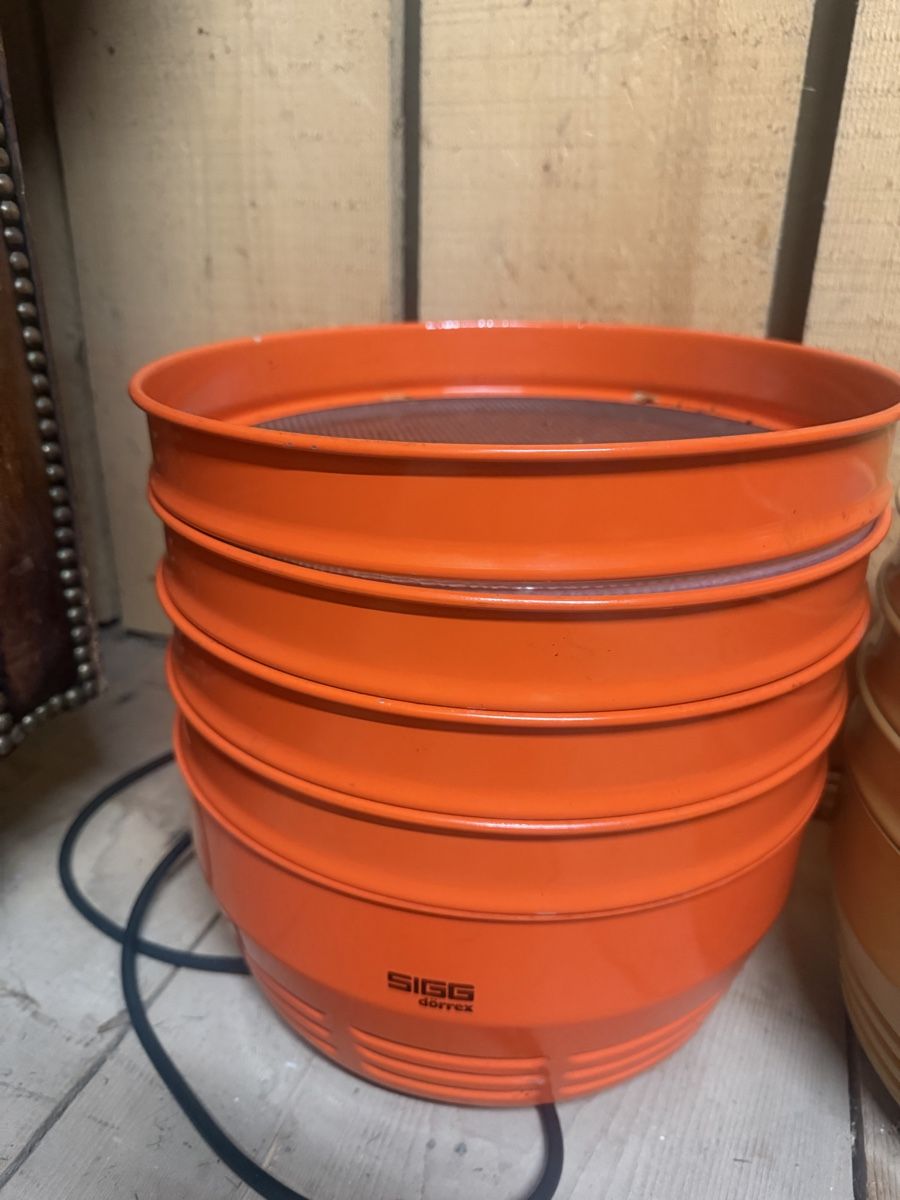 Sigg Elettrodomestici da cucina: Dörrex Dörrgerät Sigg orange mit Sieben gebraucht – Usato da Plasselb venduto da SeislerBrocki 1
