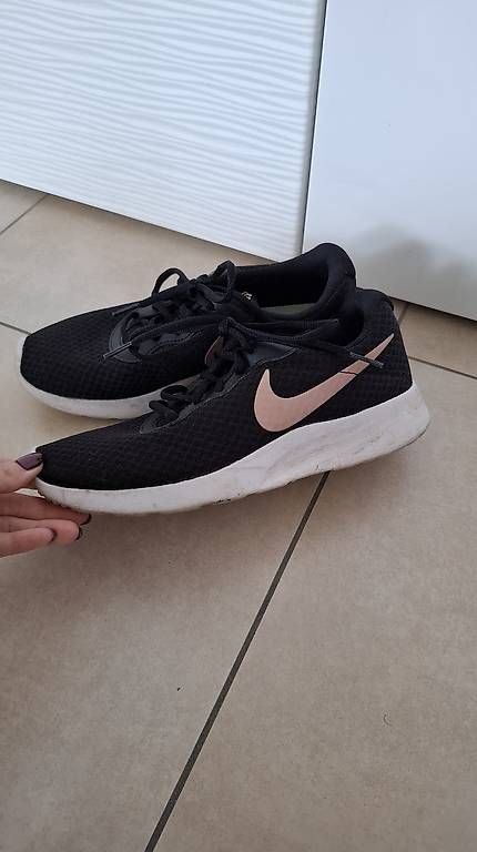 Scarpe da donna: Nike Sneaker - Grösse 39 – Usato da Rickenbach b. Wil venduto da Beautiful.Things 4