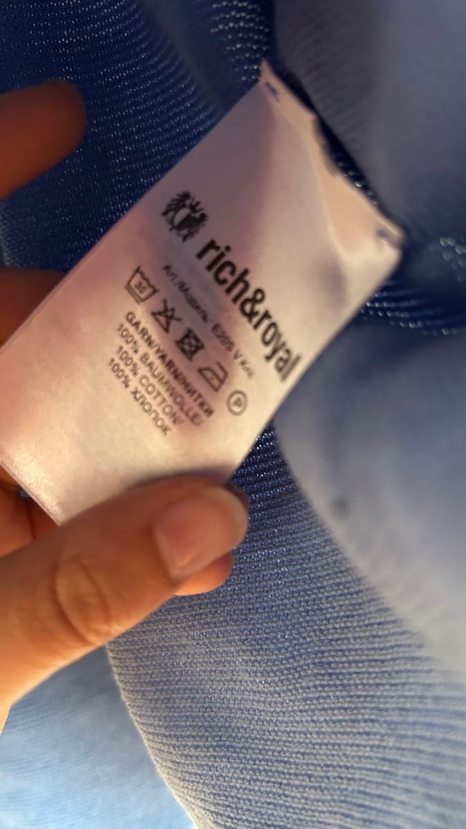 Rich & Royal Maglioni & Felpe: Rich &Royal blauer V-Neck Damenpullover – Usato da Gattikon venduto da Guegis66 2