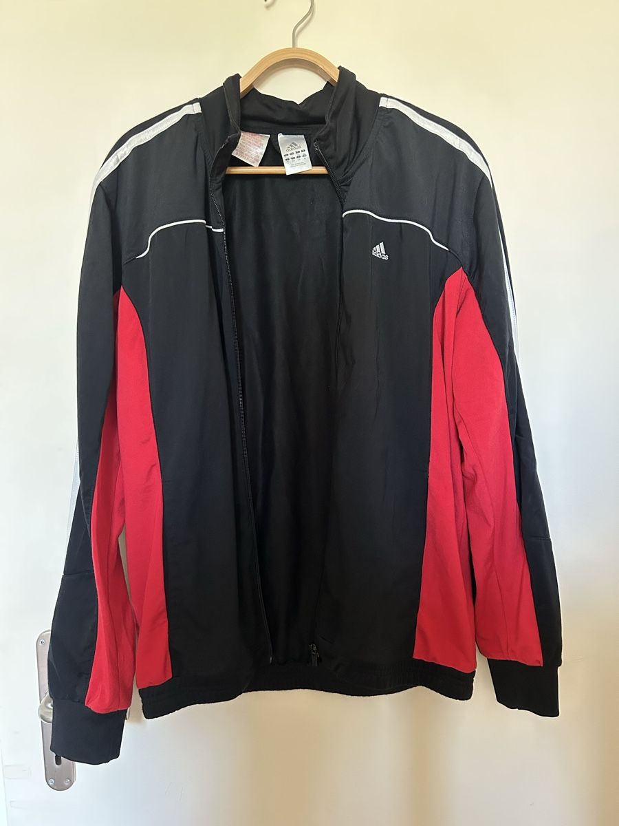 Adidas Jacken: Veste Adidas sport  – Gebraucht aus Grand-Lancy von eli_x5k9