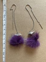 Longues boucles oiseau pompon violet