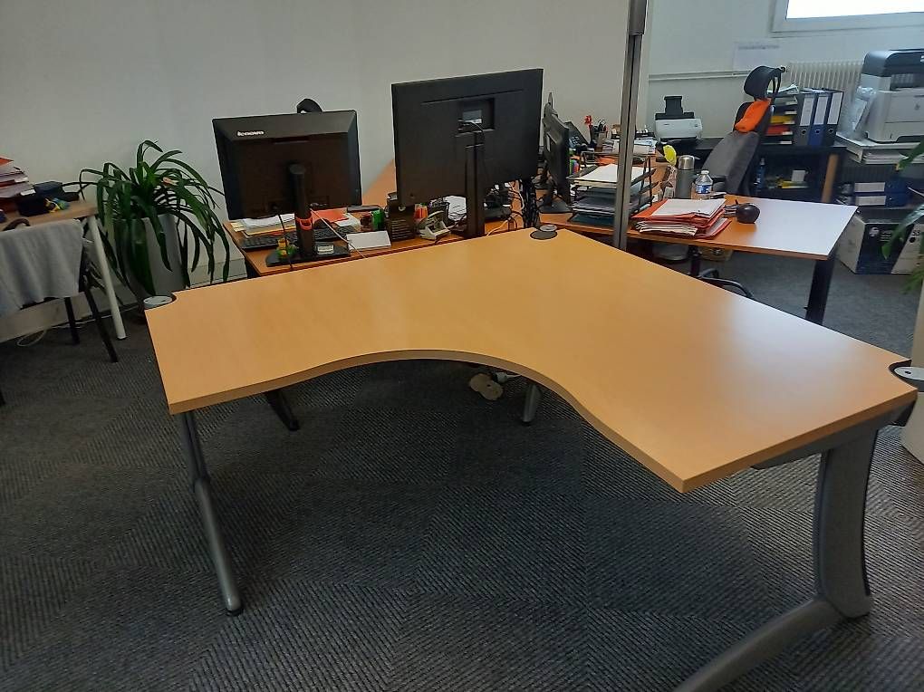 Scrivanie: Grosser Bürotisch – Usato da Aesch BL venduto da Lomi