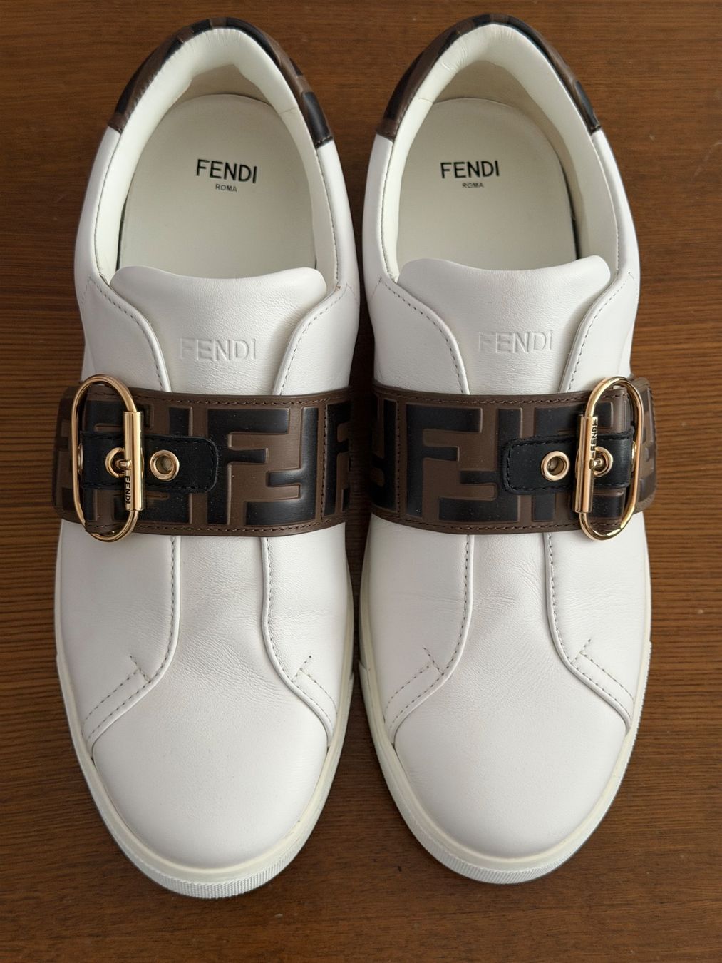 Fendi Damenschuhe: Fendi Sneakers – Gebraucht aus Küssnacht von Flowerlady