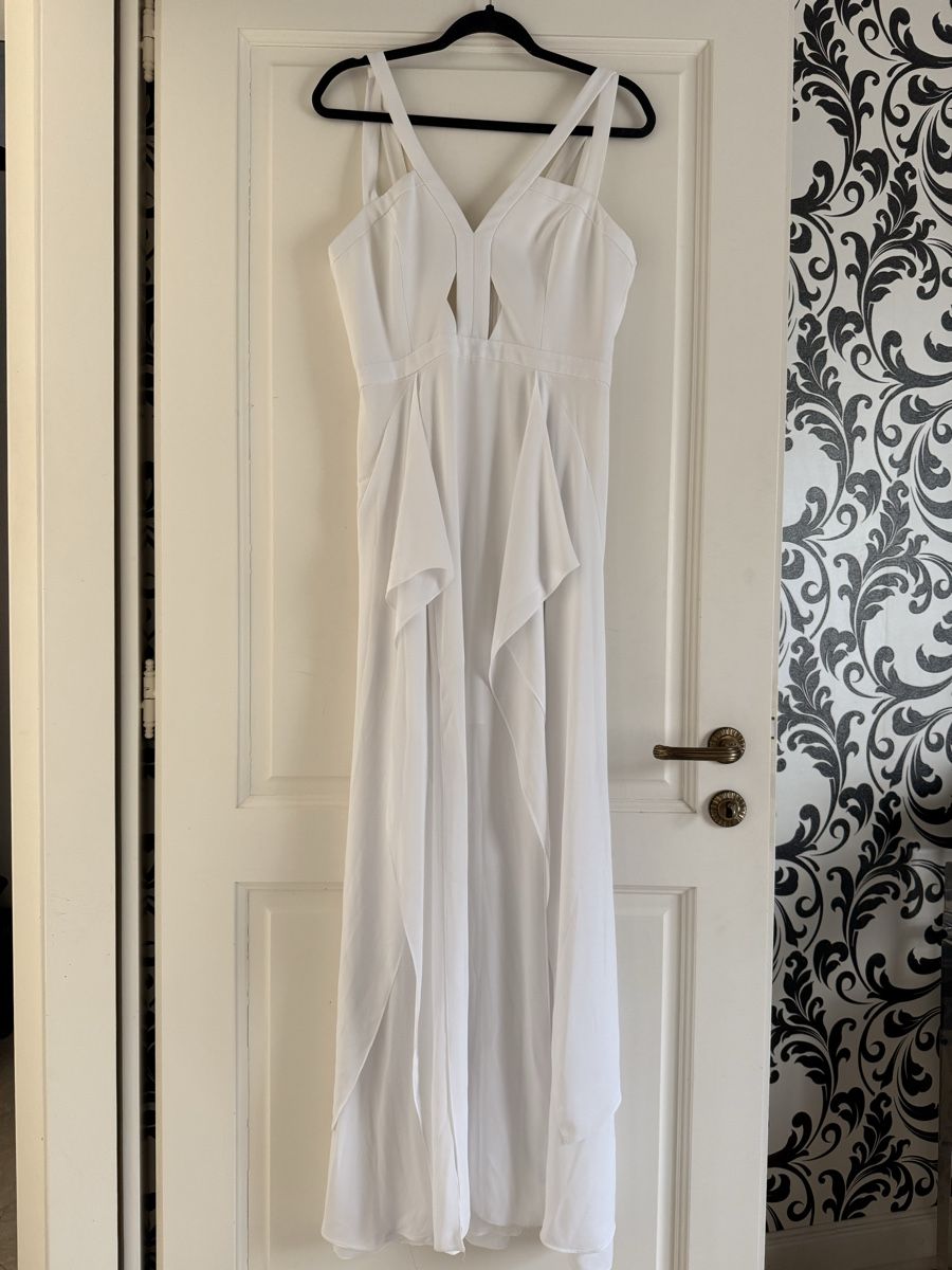 Vestiti: BCBGMAXAZRIA White Long Evening Dress – Usato da Corsier-sur-Vevey venduto da Kristina.Nova 1