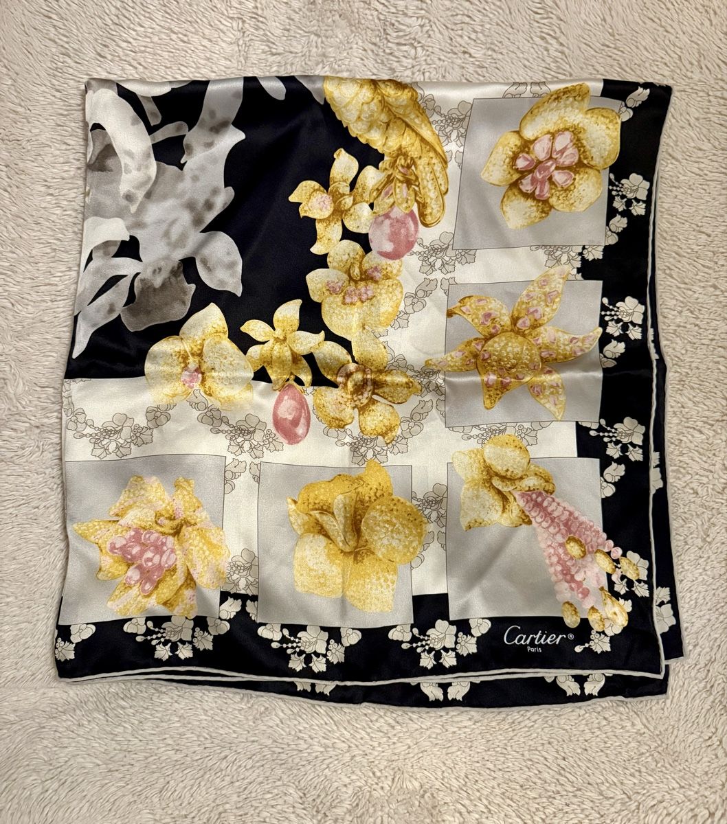 Cartier Foulard & Sciarpe: Cartier Seiden Tuch – Usato da Luzern venduto da Itsclaire 1