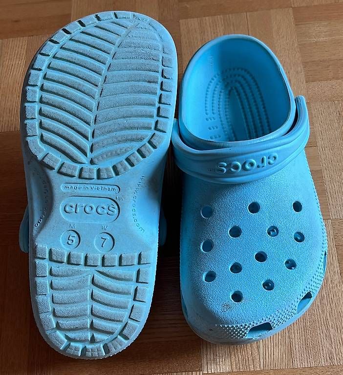 Crocs Herrenschuhe: Gebrauchte Crocs Grösse 5/7 (37/38) – Gebraucht aus Unterlangenegg von Webvi