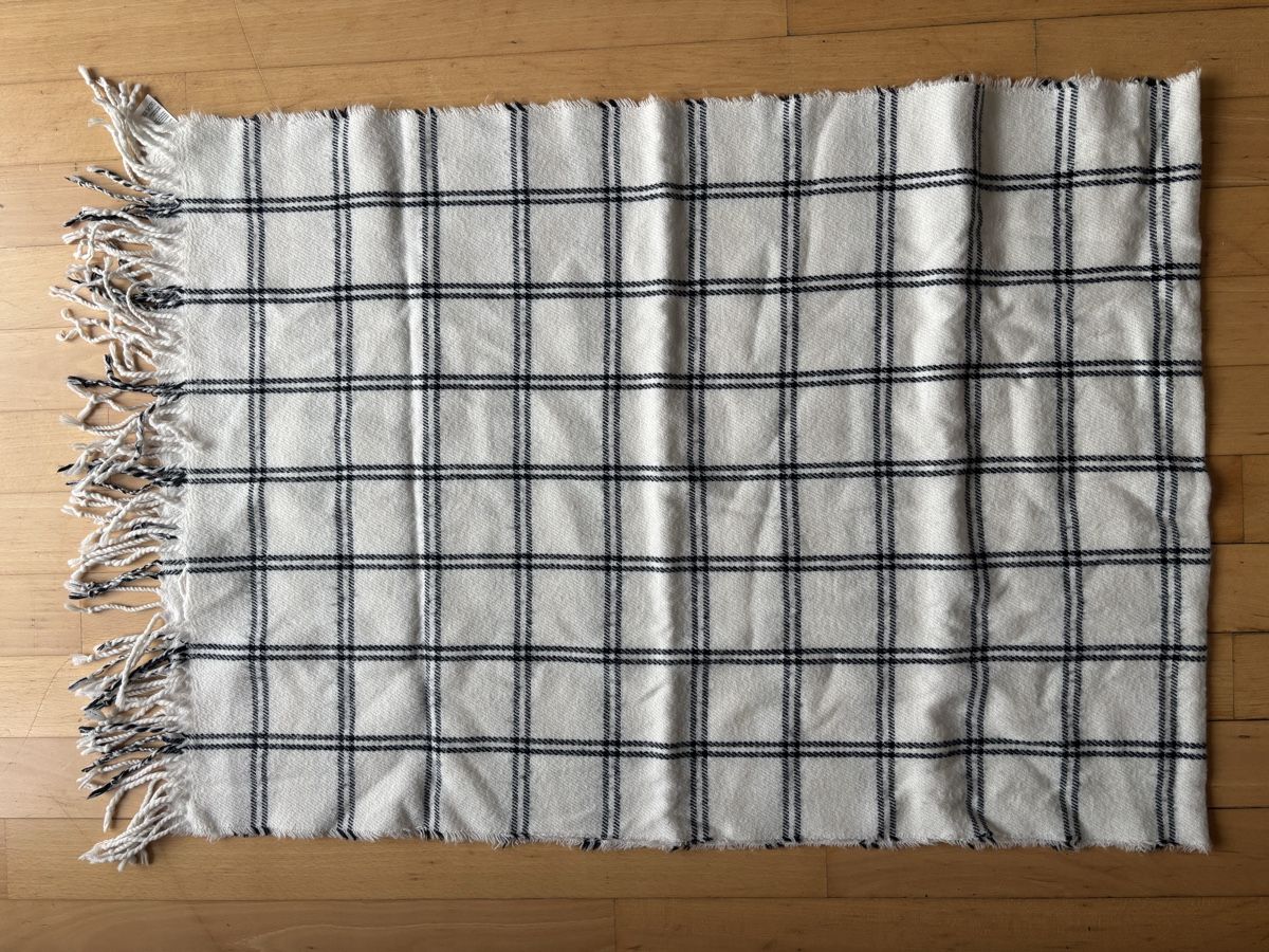 H&M Foulards, Tücher & Schals: Winterschal - Weiss/Schwarz - Muster – Gebraucht aus Luzern von Pflanzen-Mama 1