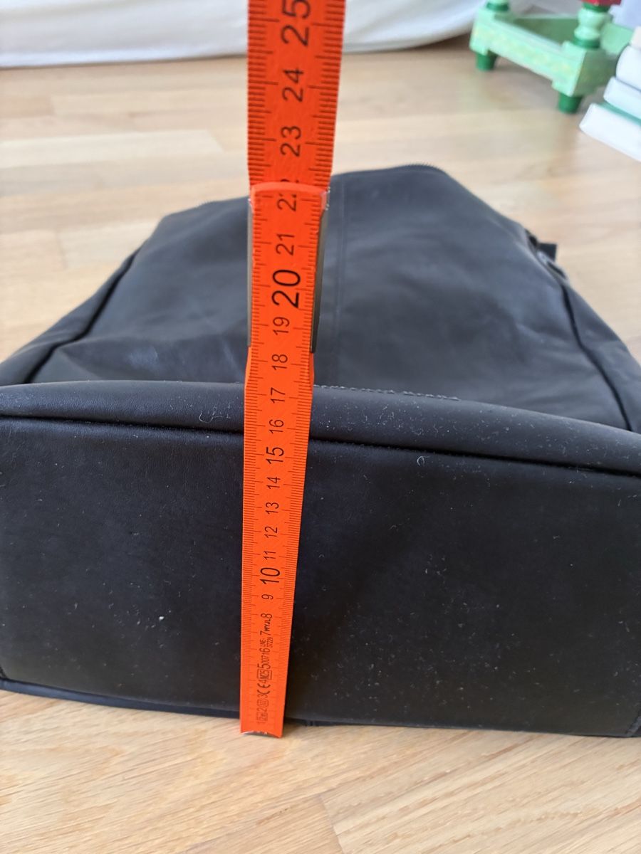 Zaini: Damenrucksack schwarz Naturleder – Usato da Luzern venduto da Elvise01 5