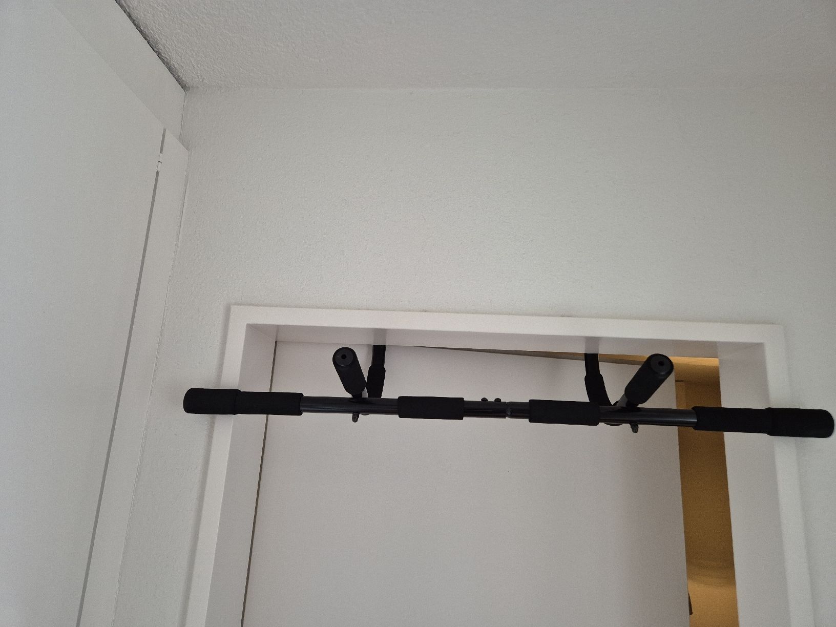 Hometrainer: Klimmzugstange schwarz gebraucht – Gebraucht aus Schlieren von Ba_Lin 1