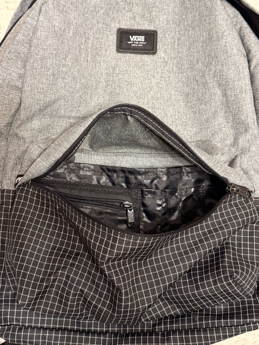 Vans Rucksäcke: Vans Rucksack – Gebraucht aus Haldenstein von ana_b8c7 4