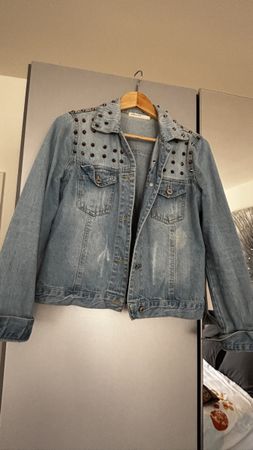 Jeansjacke mit Nieten von Vera Lucy
