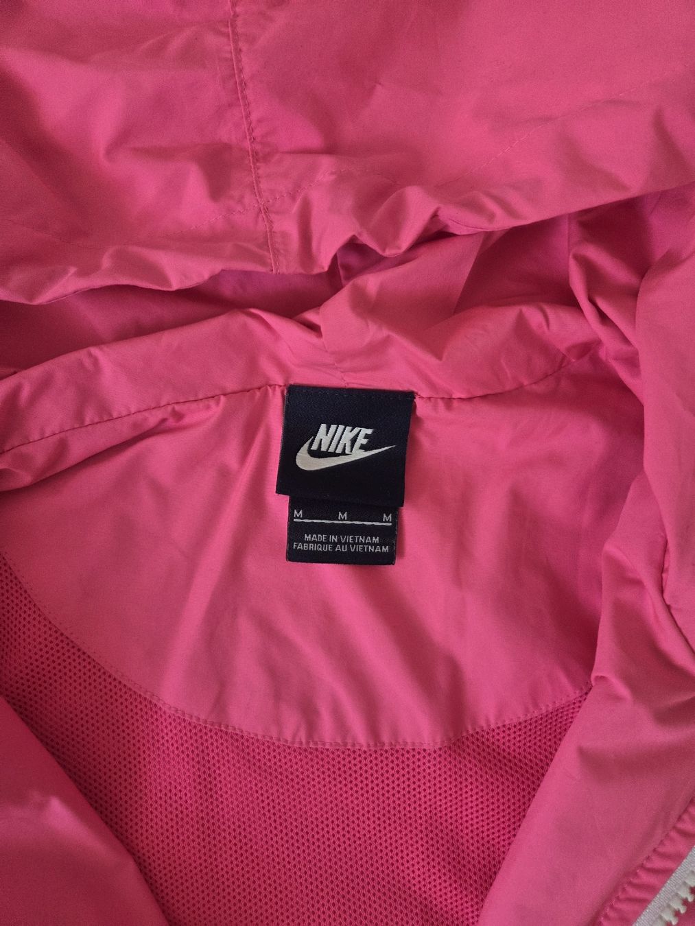 Nike Giacche: NIKE leichte Jacke M – Usato da Frauenfeld venduto da bea_6m8y 2