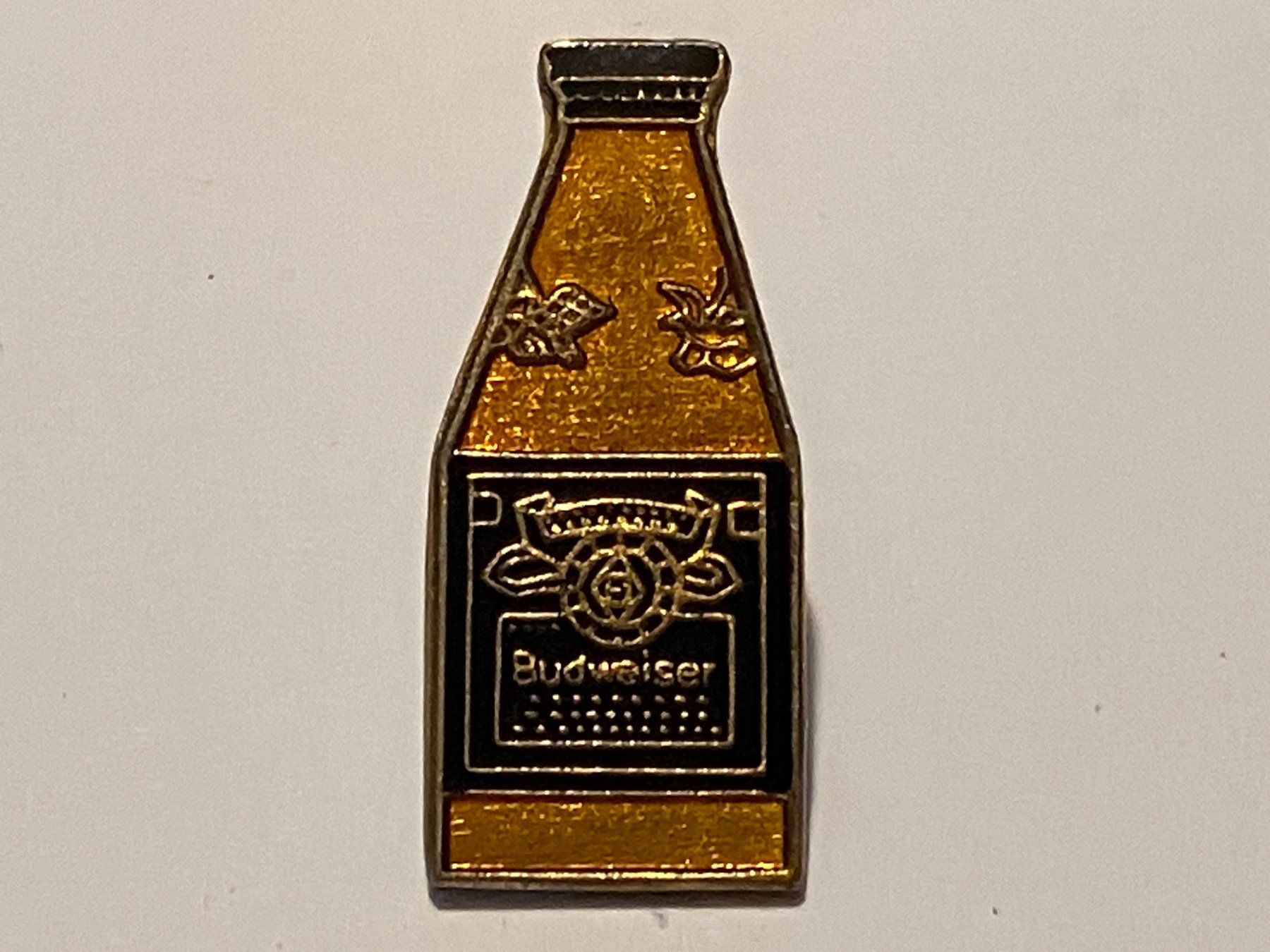 Placchette & Badge: 1 Pin Budweiser Beer – Usato da Basel venduto da djwwpp