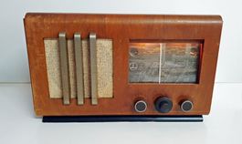 Altes Paillard-Röhrenradio