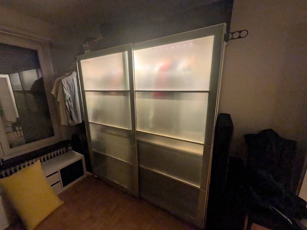 Armoires: PAX Schrank (gebraucht) 2 m Breite – D'occasion à Binningen par zwi_vf9k 2