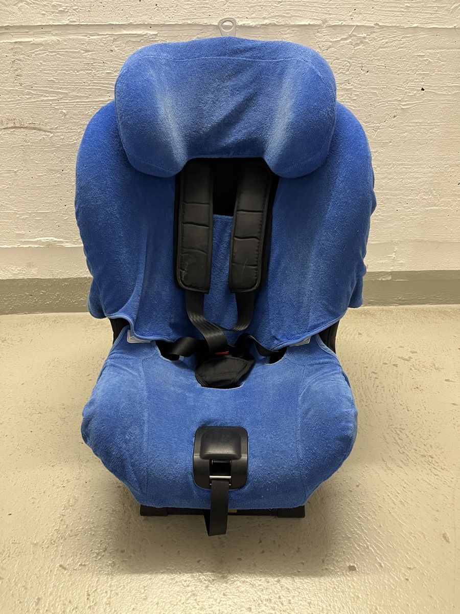 Seggiolini per auto: Axkid Minikid Reboarder Autositz – Usato da Zürich venduto da ill.phil 1