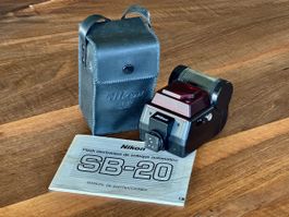 Nikon SB-20 Blitzgeraet mit Hülle und Anleitung guter Zusta