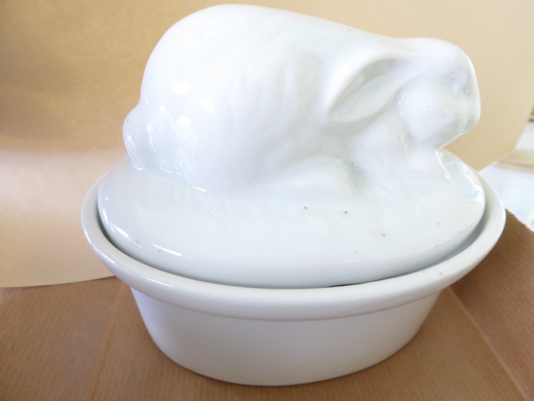 Schalen: Kleine Hasenterrine, weiss – Neu (gemäss Beschreibung) aus Pratteln von Emmy 4