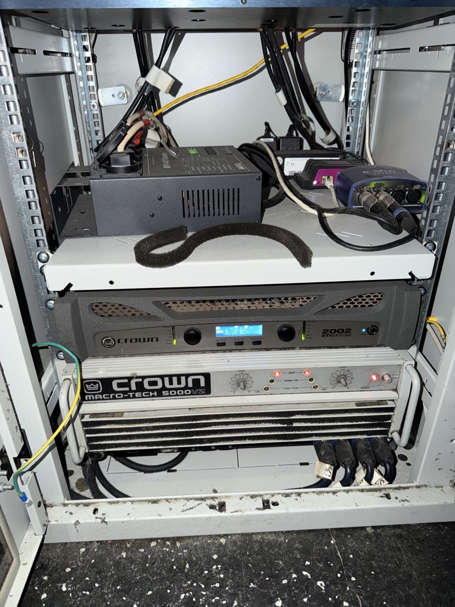 Amplificatori: Profi 19" Audio-Rack: Crown Macro-Tech 5000VZ + Crown XTi 20 – Usato da Mollis venduto da Hepburn 1