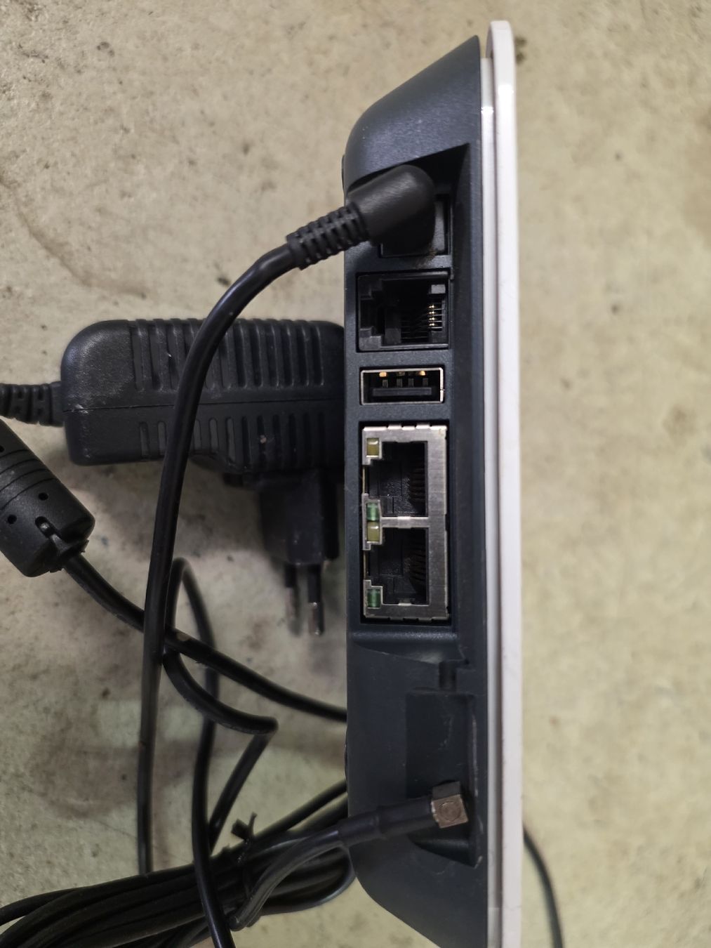 Modem & Router: Globe Surfer 3+ Router mit Netzteil und Antenne gebraucht – Usato da Bad Zurzach venduto da Schaeubli-Group 1