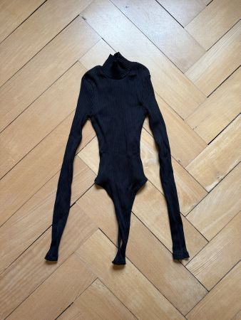BERSHKA - Langarm Body schwarz gerippt XS