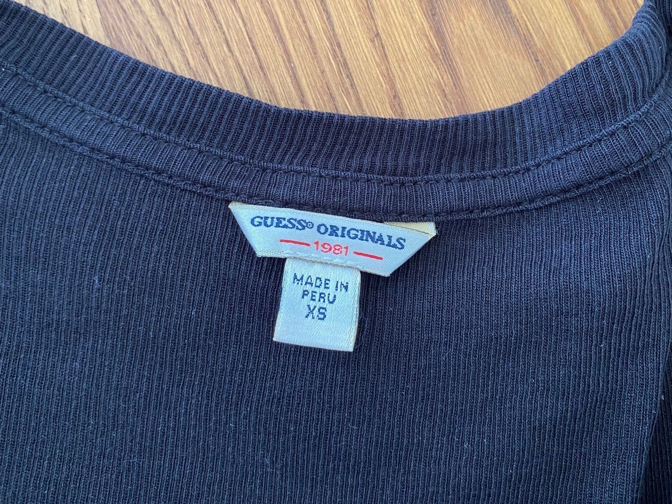 Guess T-Shirts: Guess T-Shirt, size XS – Gebraucht aus Sissach von laura.x4 2
