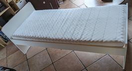 Einzelbett mit Matratze weiss in gebrauchtem Zustand