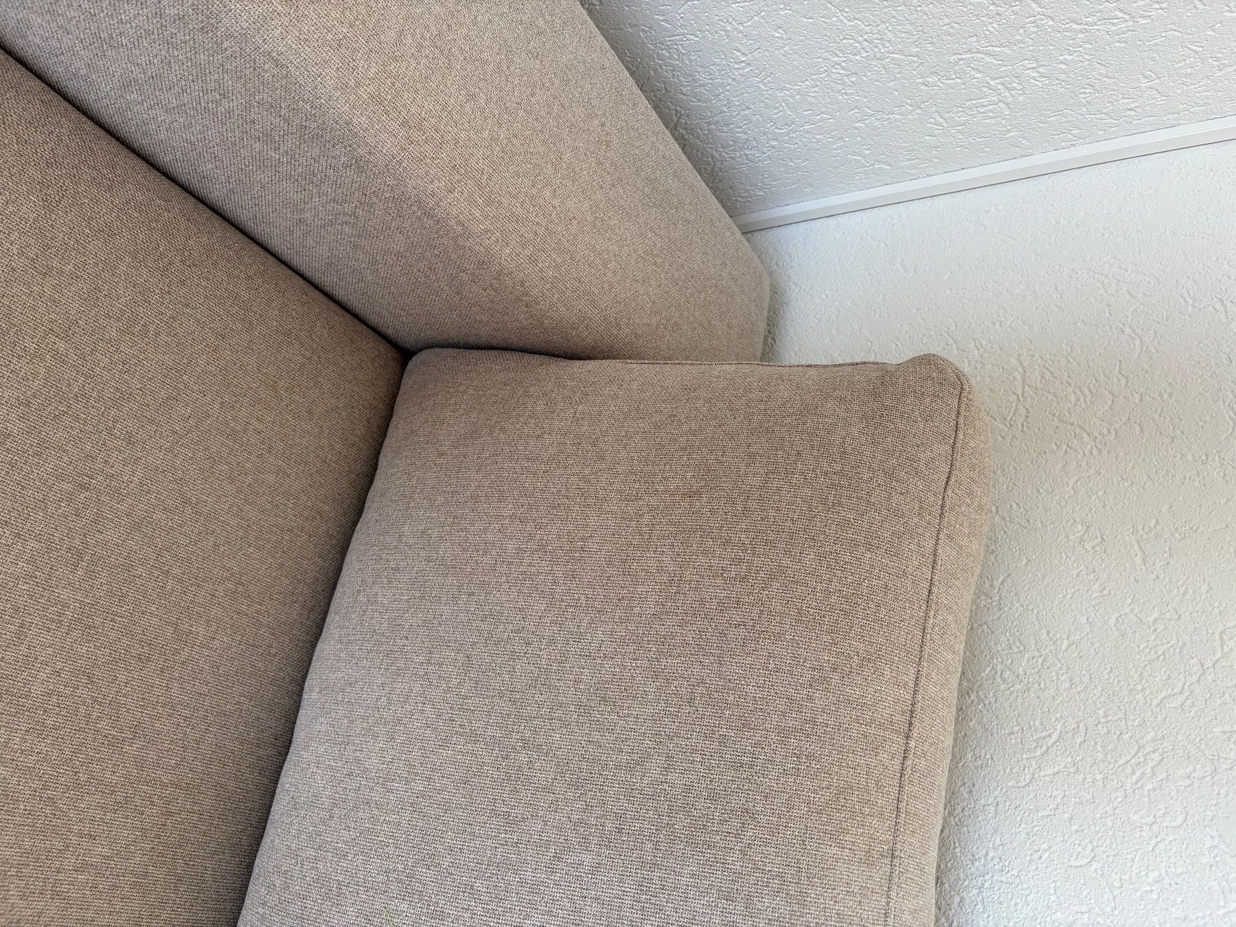 Livique Divani: ZWEI neuwertige Livique Sofa – Usato da Rüti ZH venduto da socali 2