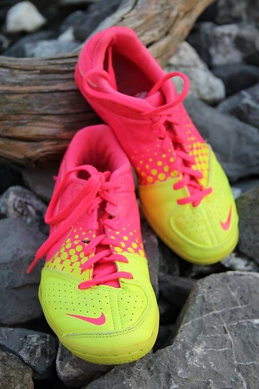 Scarpe per ragazzi: Cooler Nike Hallenschuh Gr. 33.5 – Usato da Lenggenwil venduto da Reto888 1