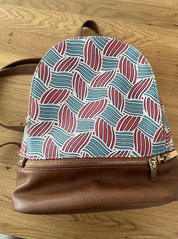 Rucksäcke: Kunstleder Damenrucksack – Gebraucht aus Gwatt (Thun) von Bennae 2