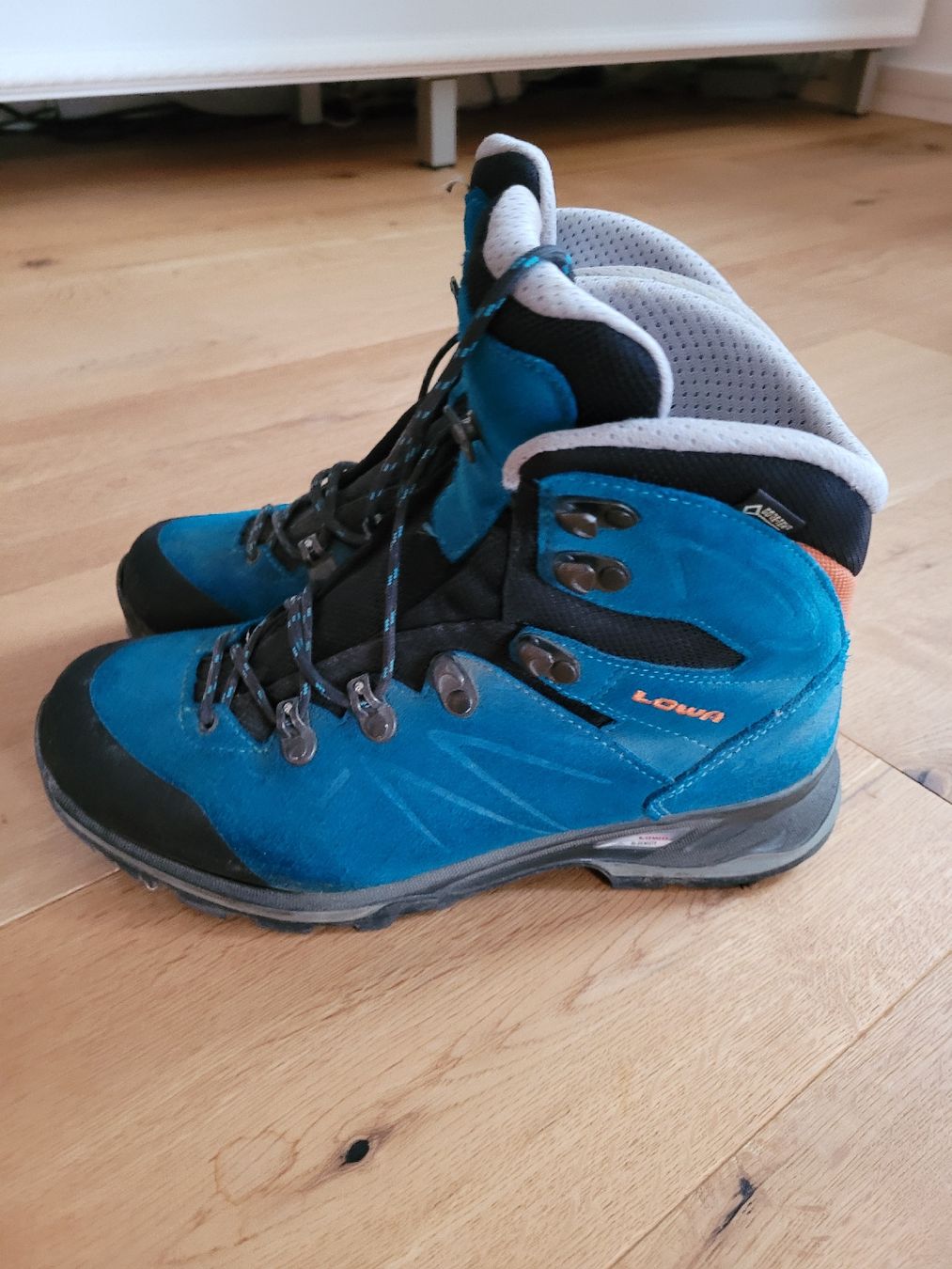 Lowa Damenschuhe: Wanderschuhe Lowa, blau, gebraucht – Gebraucht aus Büren NW von nie_k6382 1