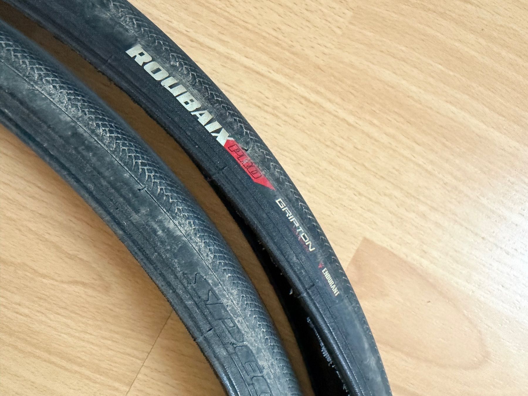 Specialized Pneus & Kompletträder: 2 x Specialized Roubaix Pneu – Gebraucht aus Basel von Ruegesin