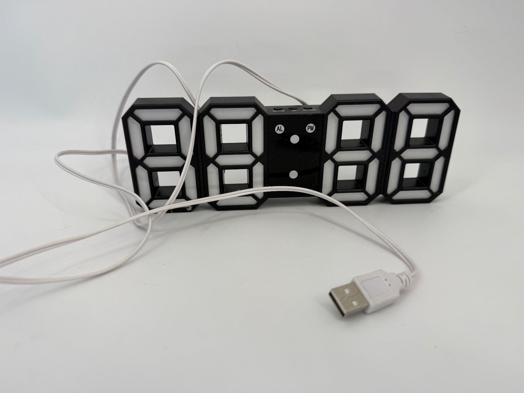 Orologi: LED Digital Uhr/ Wecker – Usato da Auenstein venduto da moin.