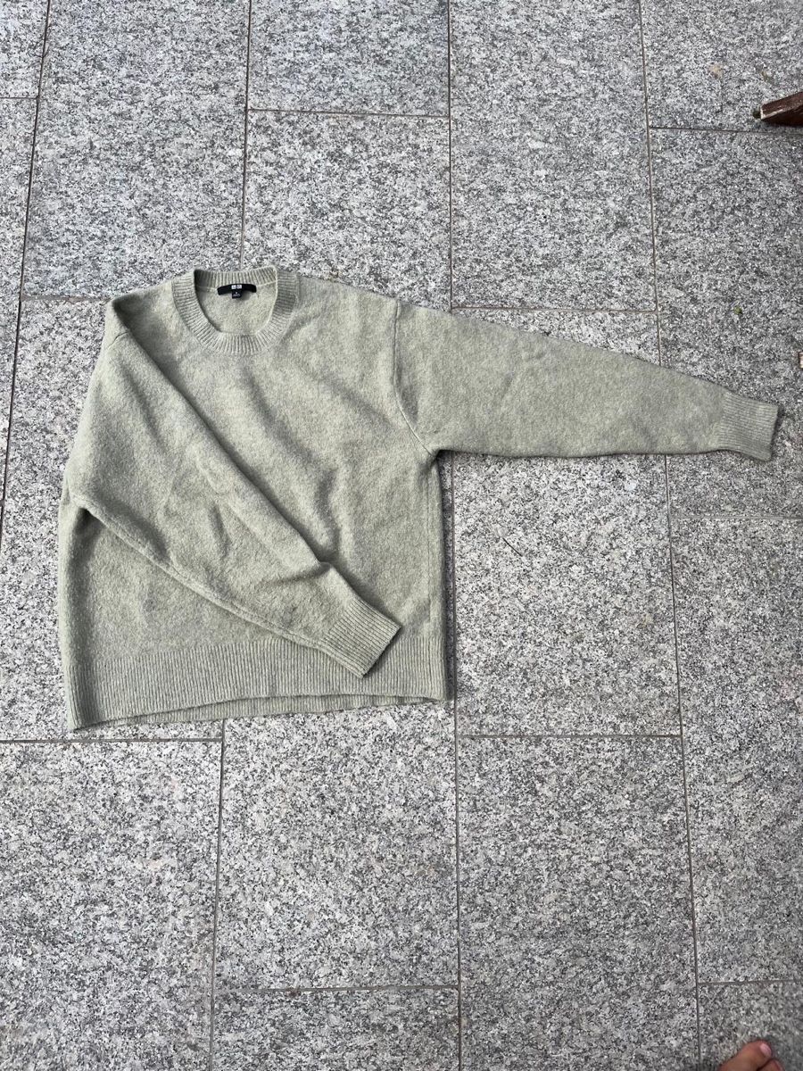 Uniqlo Pullover & Sweatshirts: Pull Uniqlo en M couleur vert-gris  – Gebraucht aus Troinex von ale_95jr