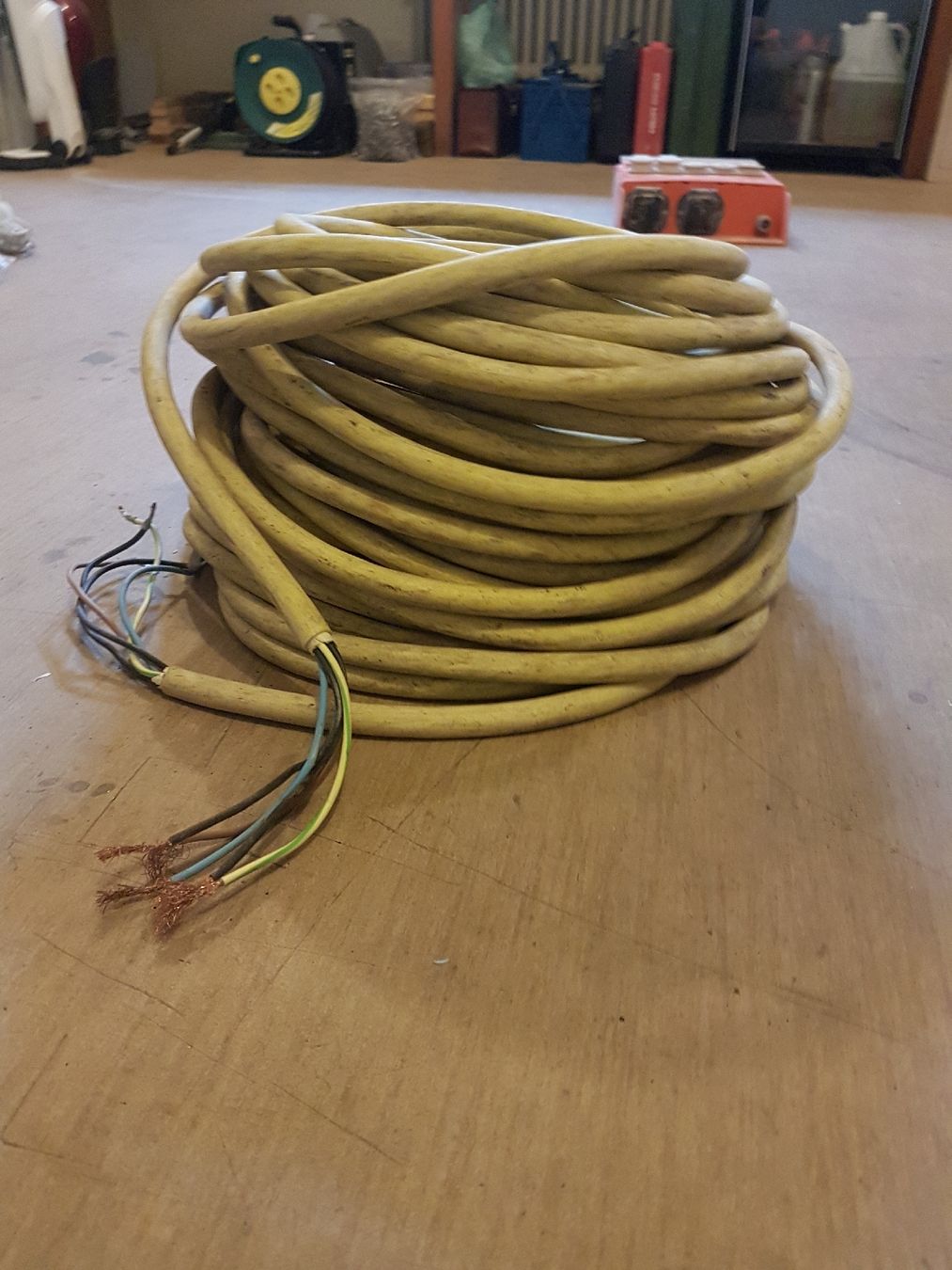 Cavi: Cable électrique – Usato da La Chaux-de-Fonds venduto da ZahidC