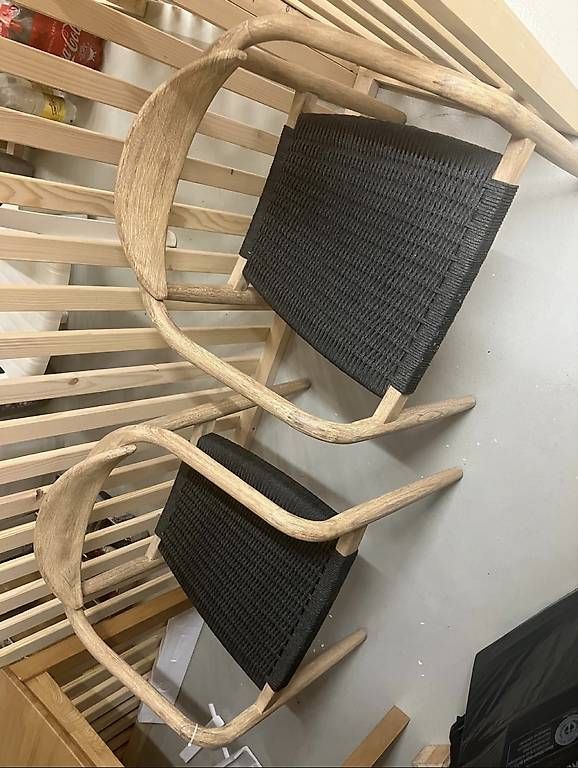 Set di tavolo e panche: Kleiner Tisch mit 2 Stühlen aus Holz – Usato da Emmen venduto da luk_6w7s 1