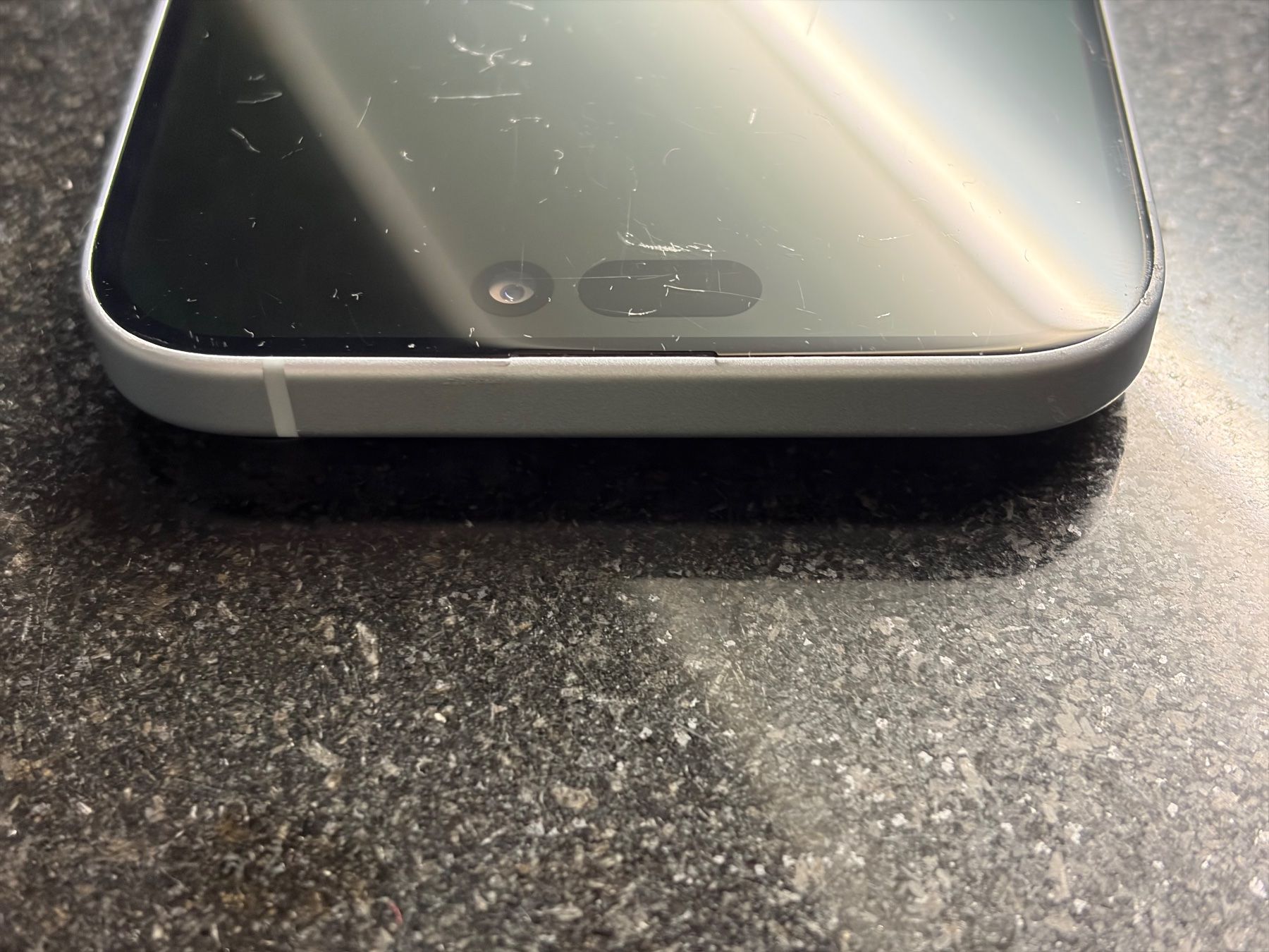 Apple Telefoni cellulari / Smartphones: iPhone 15 Plus, Bildschirm beschädigt, funktioniert einwandf – Usato da Zollikon venduto da Ostendo 6