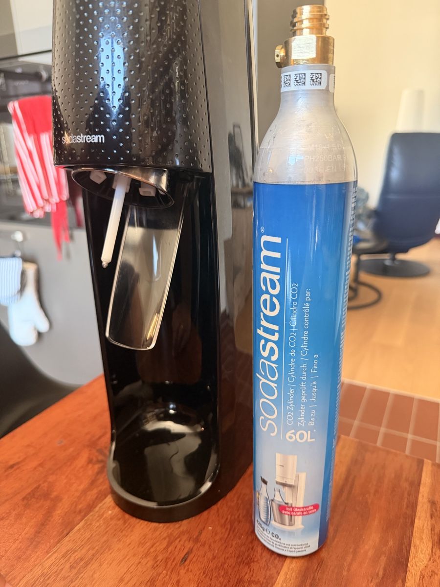 Sodastream Elettrodomestici da cucina: Sodastream with Gas cylinder – Usato da Zürich venduto da diggler33