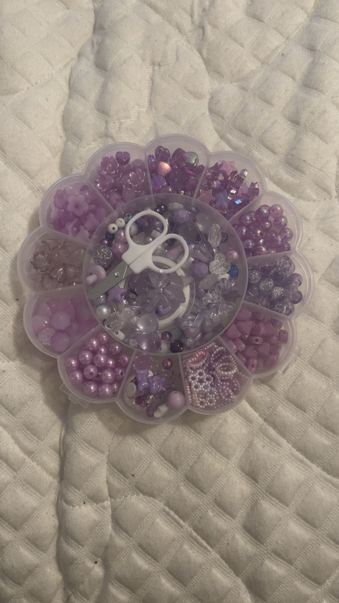 Perles (synthétiques): Violette Perlen  – Neuf avec emballage d'origine à Oberwil par anj_gqq6