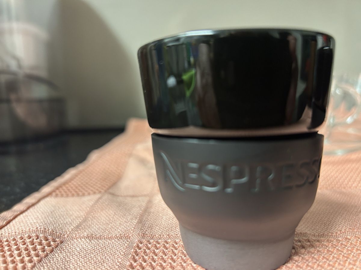 Nespresso Tazze: 6 Nespresso Tassen mit 4 Unterteller – Nuovo (secondo la descrizione) da Willisau venduto da Geissbock11 2