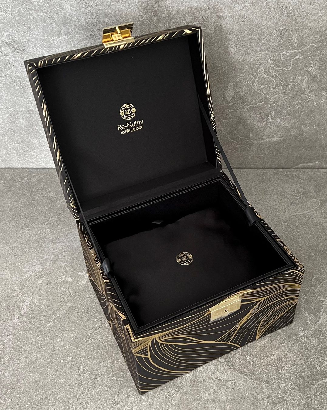 Valigie: ESTÉE LAUDER Koffer ... – Nuovo e nell'imballaggio originale da Chur venduto da Papageibarsch77 2