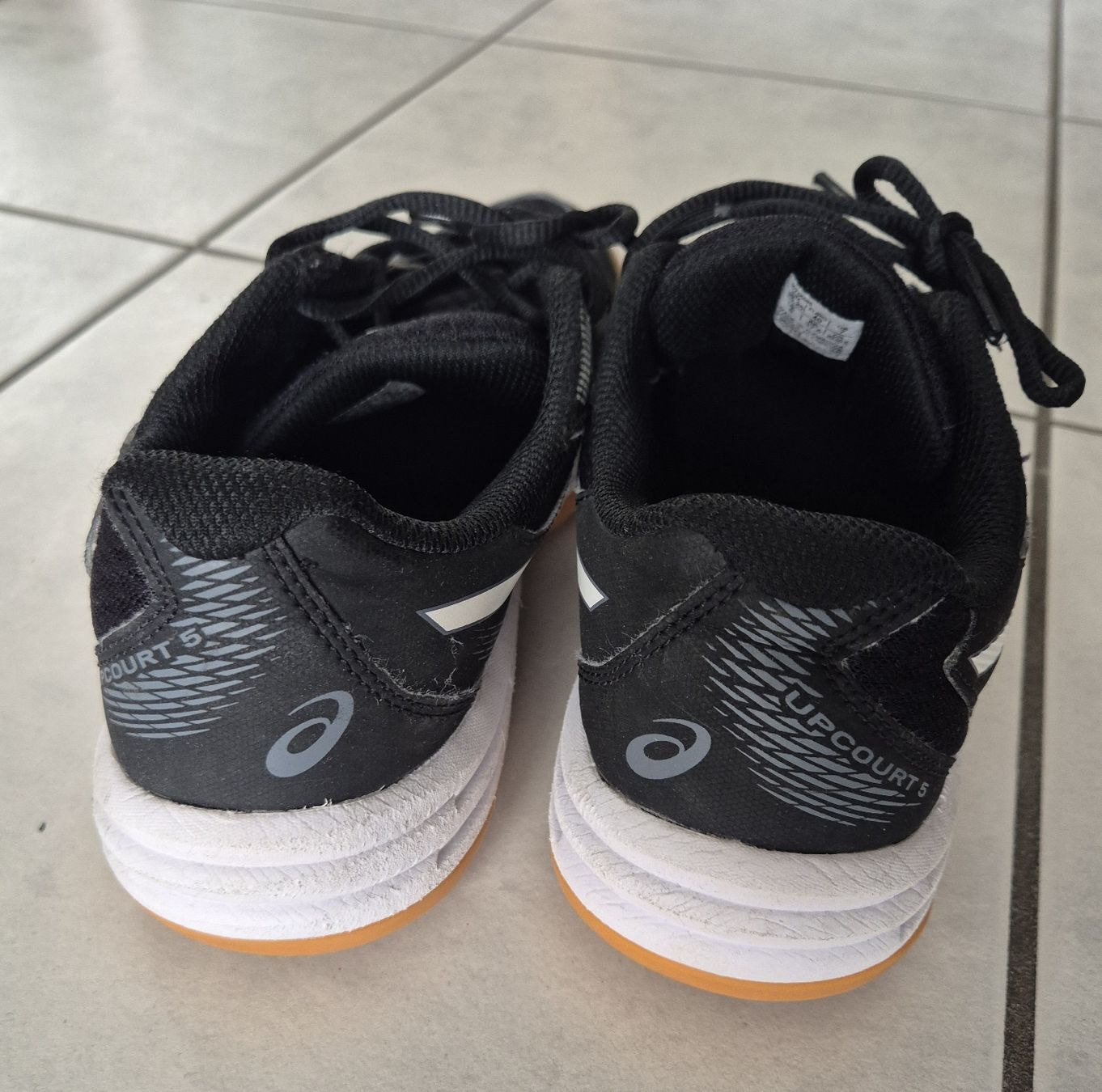 Asics Scarpe da uomo: Hallenschuhe, Asics, Gr. 40 – Usato da Belp venduto da nibeas 1