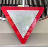 Verkehrsschild / Strassen Schild kein Vortritt