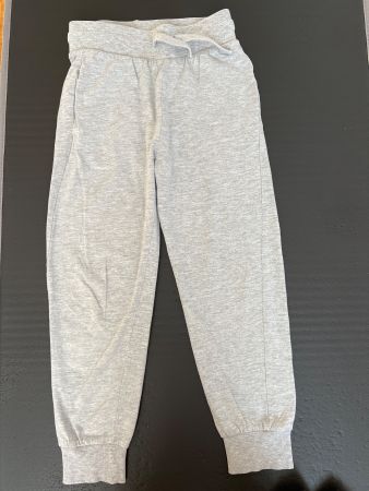 3 paar Hosen Kinder Grösse 128 grau und schwarz